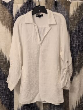 Jones New York White Textured Split V-Neck Tunic